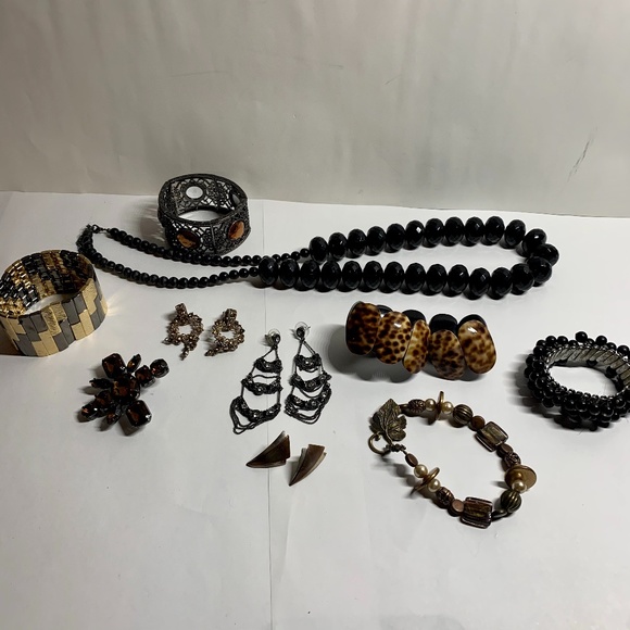 Black and Gold Jewelry Bundle - Picture 1 of 3